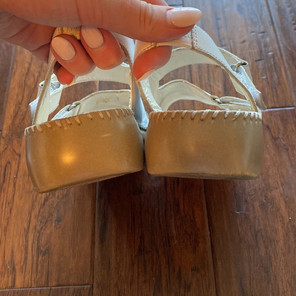 Naturalizer White Sandals 11 - Picture 4 of 11